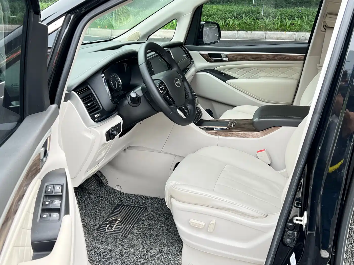 GAC Trumpchi Trumpchi M8 2018 320T Exclusive Edition фото 3