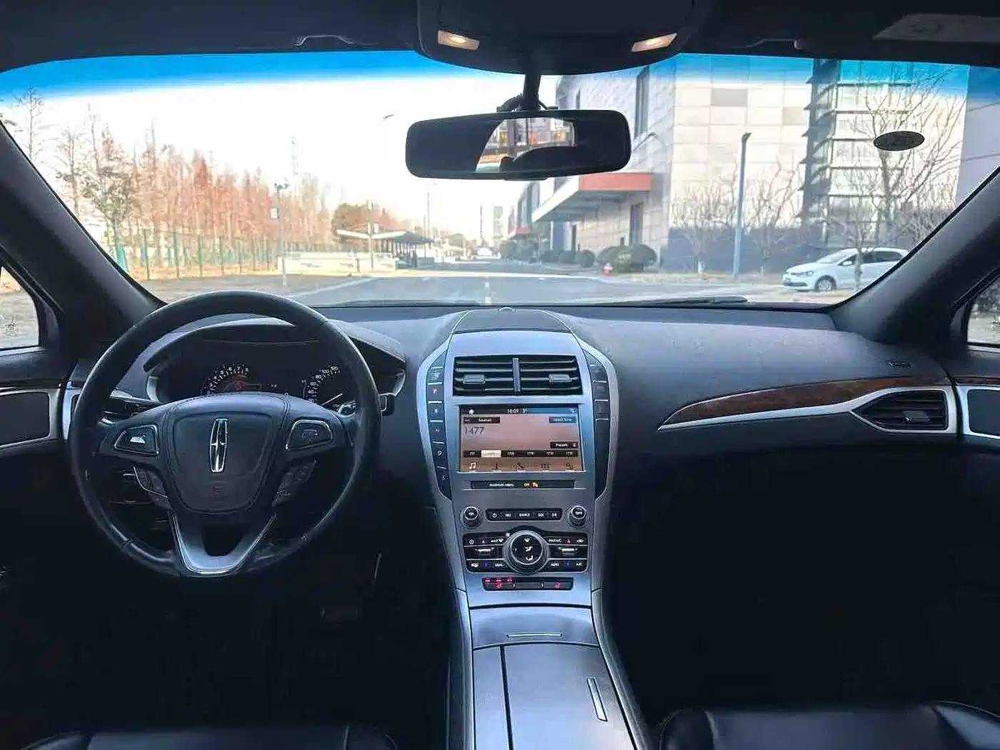 Photo 4 - Lincoln MKZ