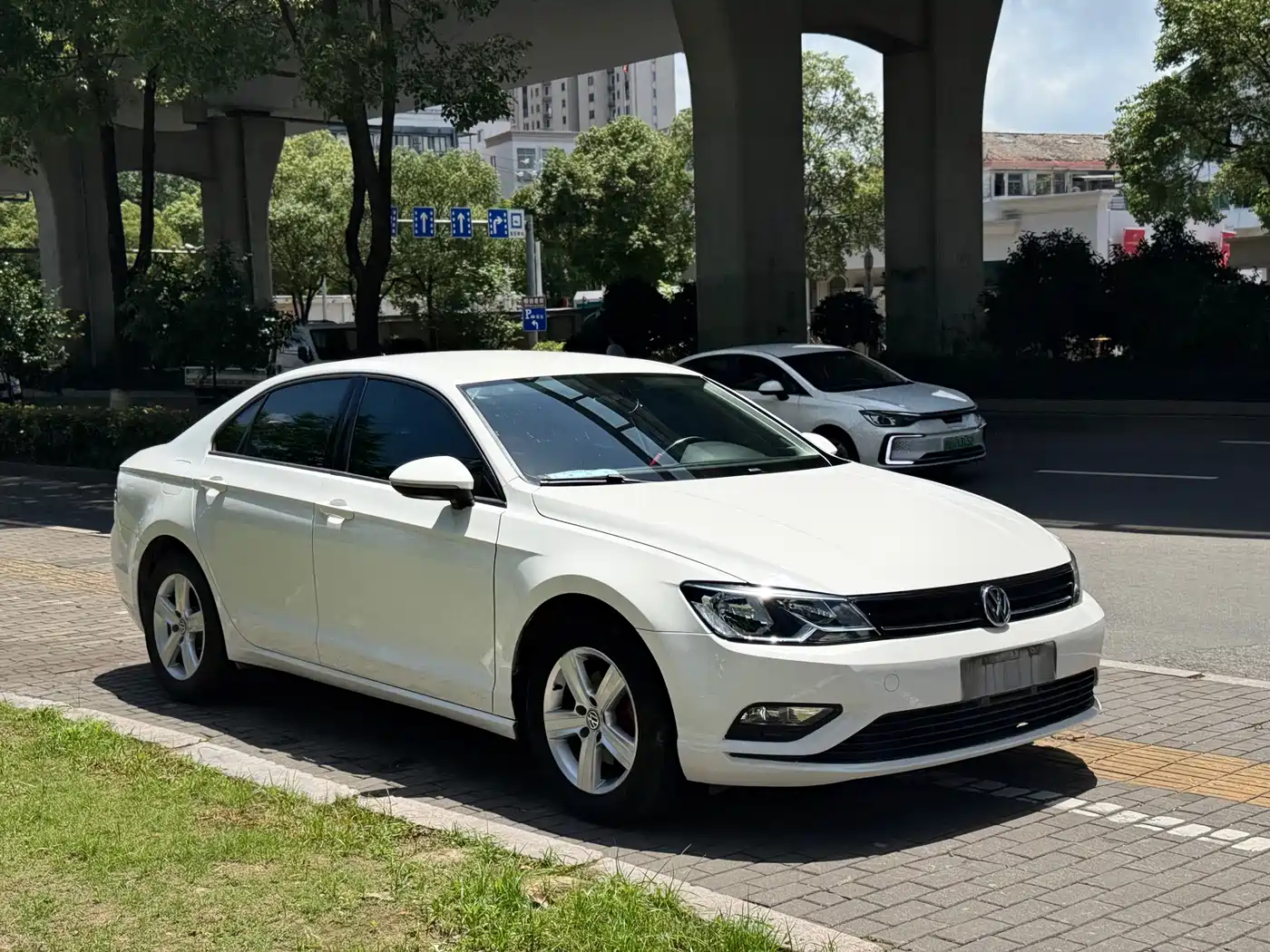 Volkswagen Lamando 2015 230TSI DSG Style фото 3