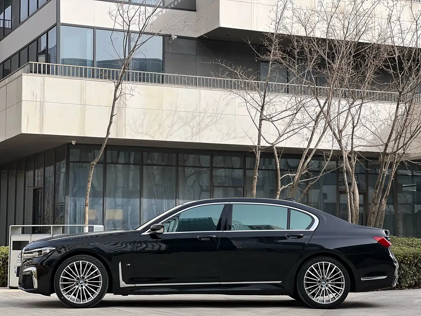 BMW 7 Series 2021 Model 730Li M Sport Package фото 3