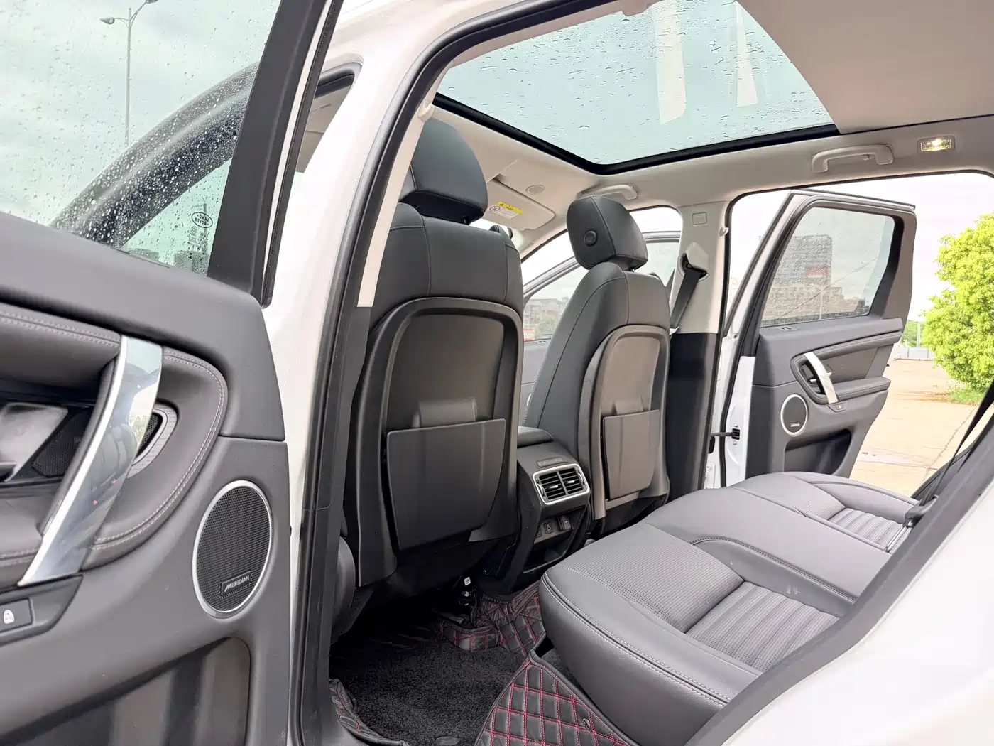 Land Rover Discovery Sport 2025 249PS Performance Tech Edition фото 16