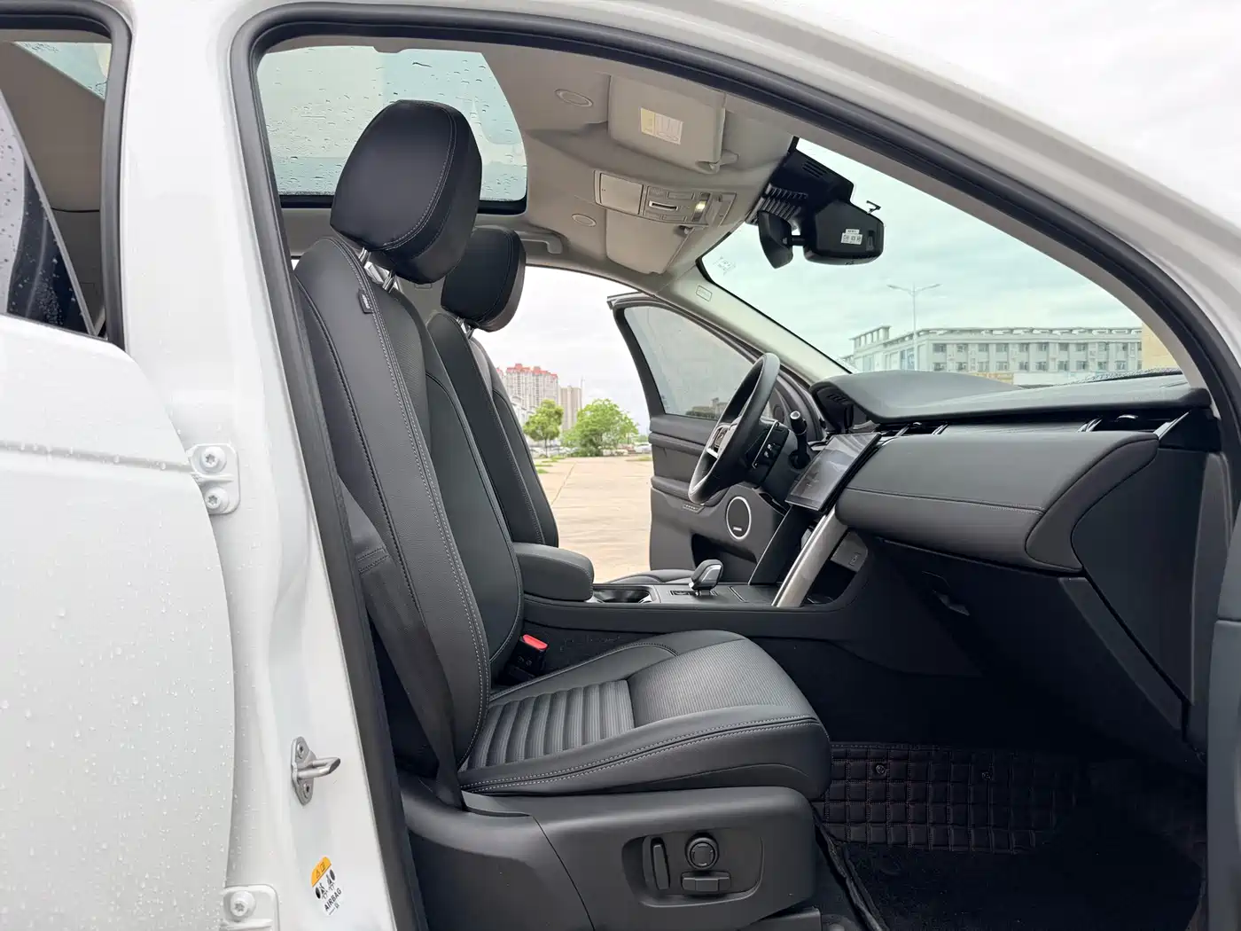 Land Rover Discovery Sport 2025 249PS Performance Tech Edition фото 6