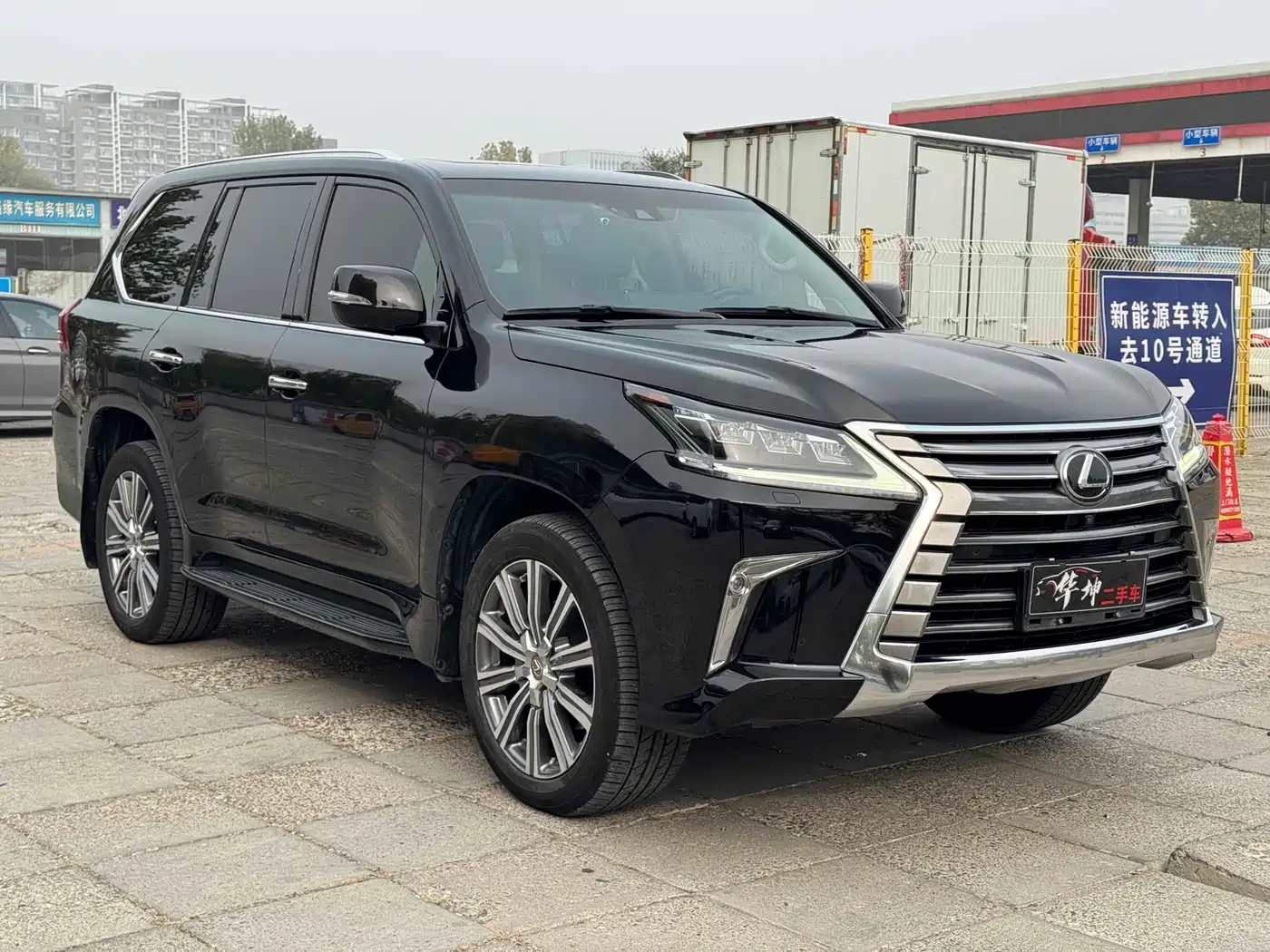 Lexus LX 2017 570 Prestige Luxury фото 3