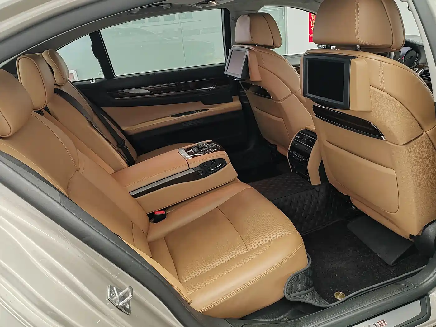 BMW 7 Series 2010 760Li фото 22
