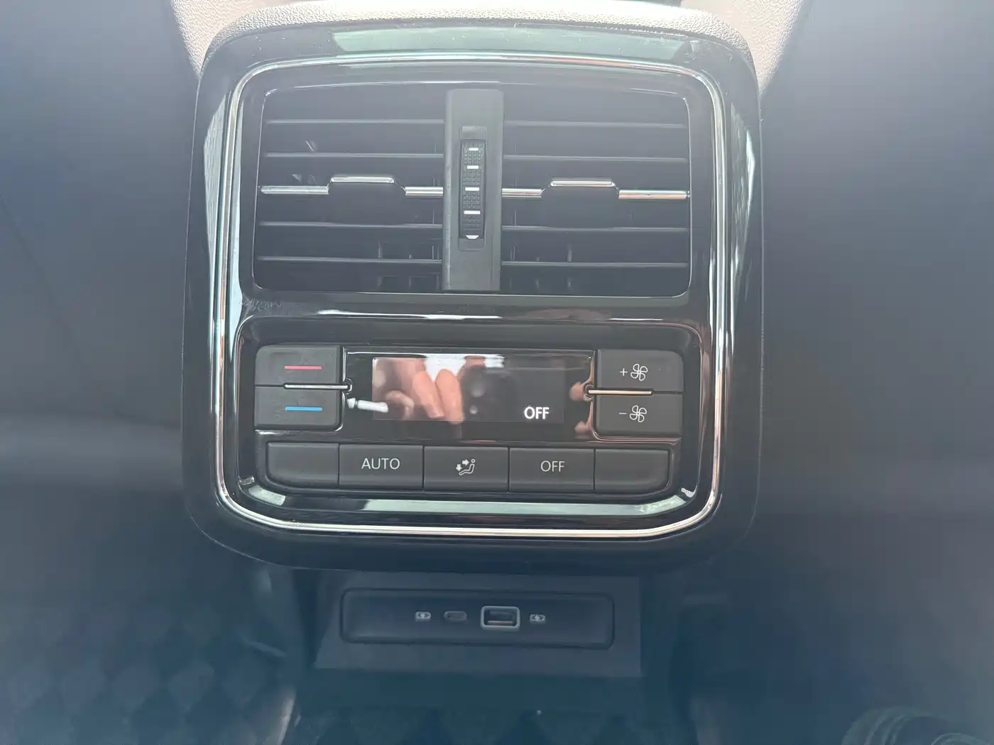 Volkswagen Passat 2020 330TSI Luxury Edition China VI фото 18