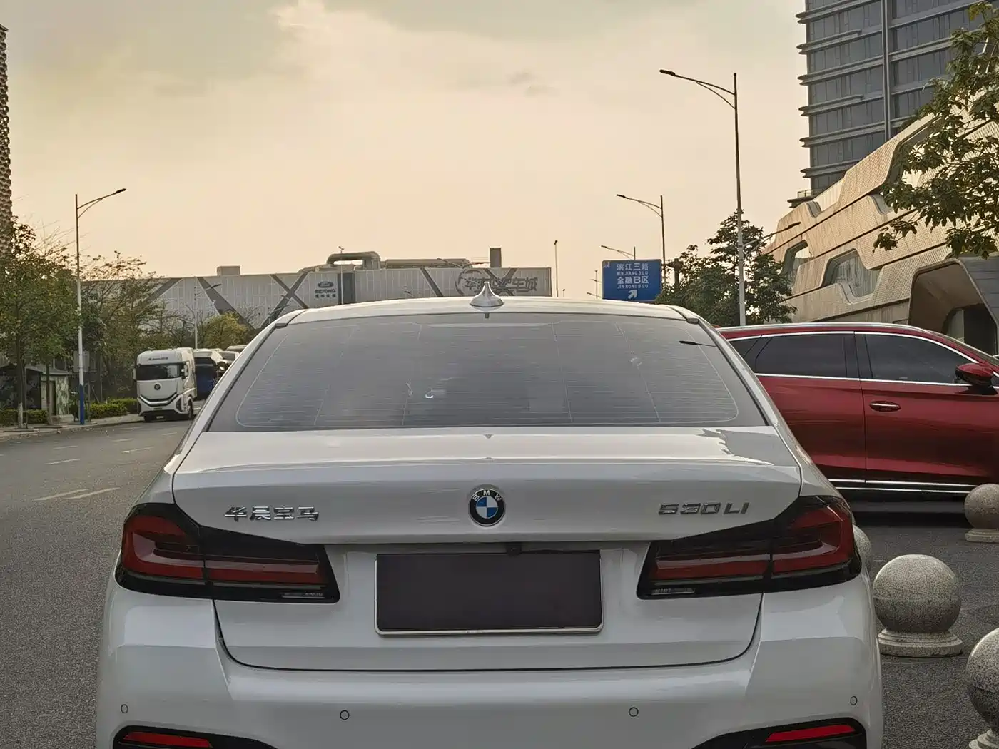 BMW 5 Series 2023 530Li Leading M Sport Package фото 5