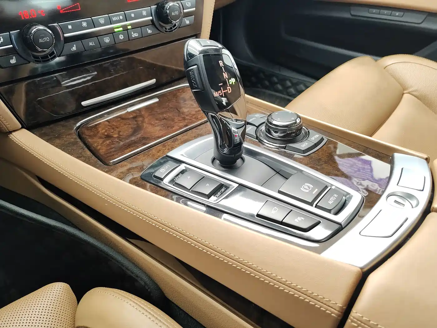 BMW 7 Series 2010 760Li фото 15