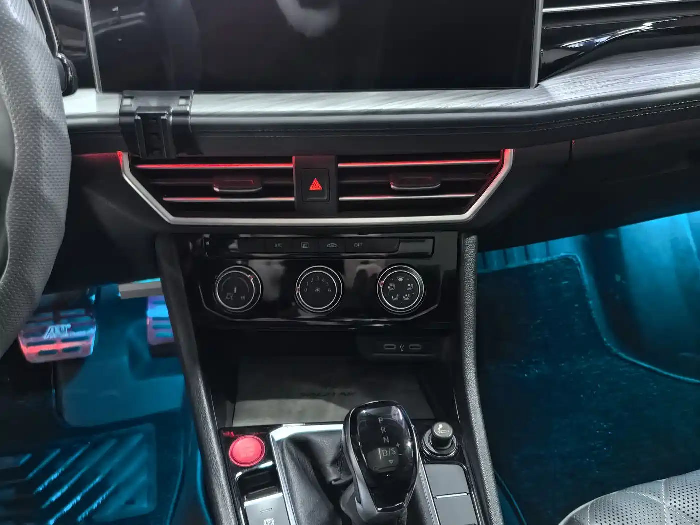Volkswagen Sagitar 2024 300TSI DSG Surpass Edition фото 9