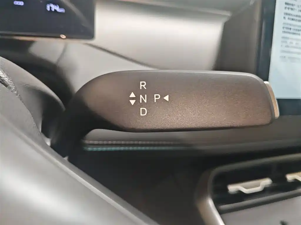 BYD Qin PLUS 2026 DM-i Smart Edition 128KM Progressive фото 14