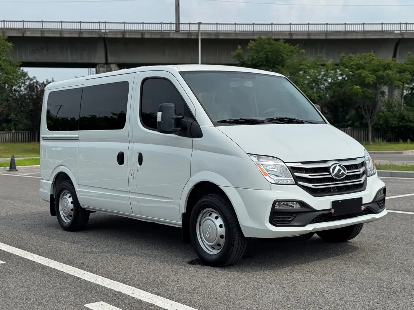 SAIC Maxus Xintu V80 2025 2025 PRO Aoyun 2.0T AMT Short Wheelbase Ultra-Low Roof 5/6-Seater