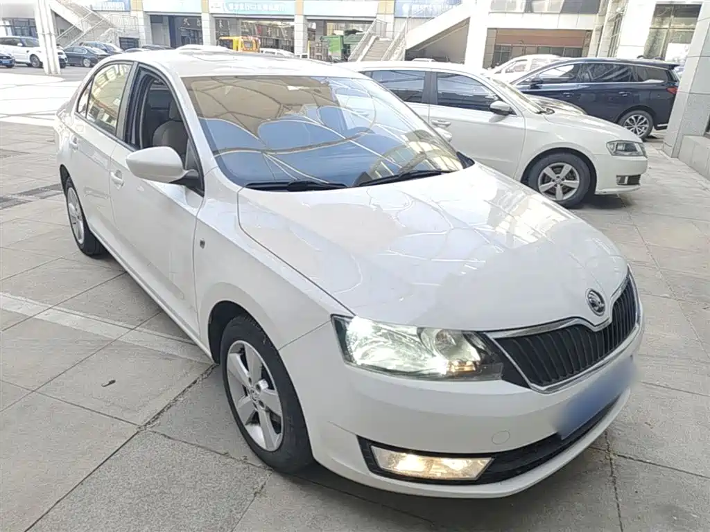 Škoda Rapid 2013 1.6L Automatic Smart Selection фото 22