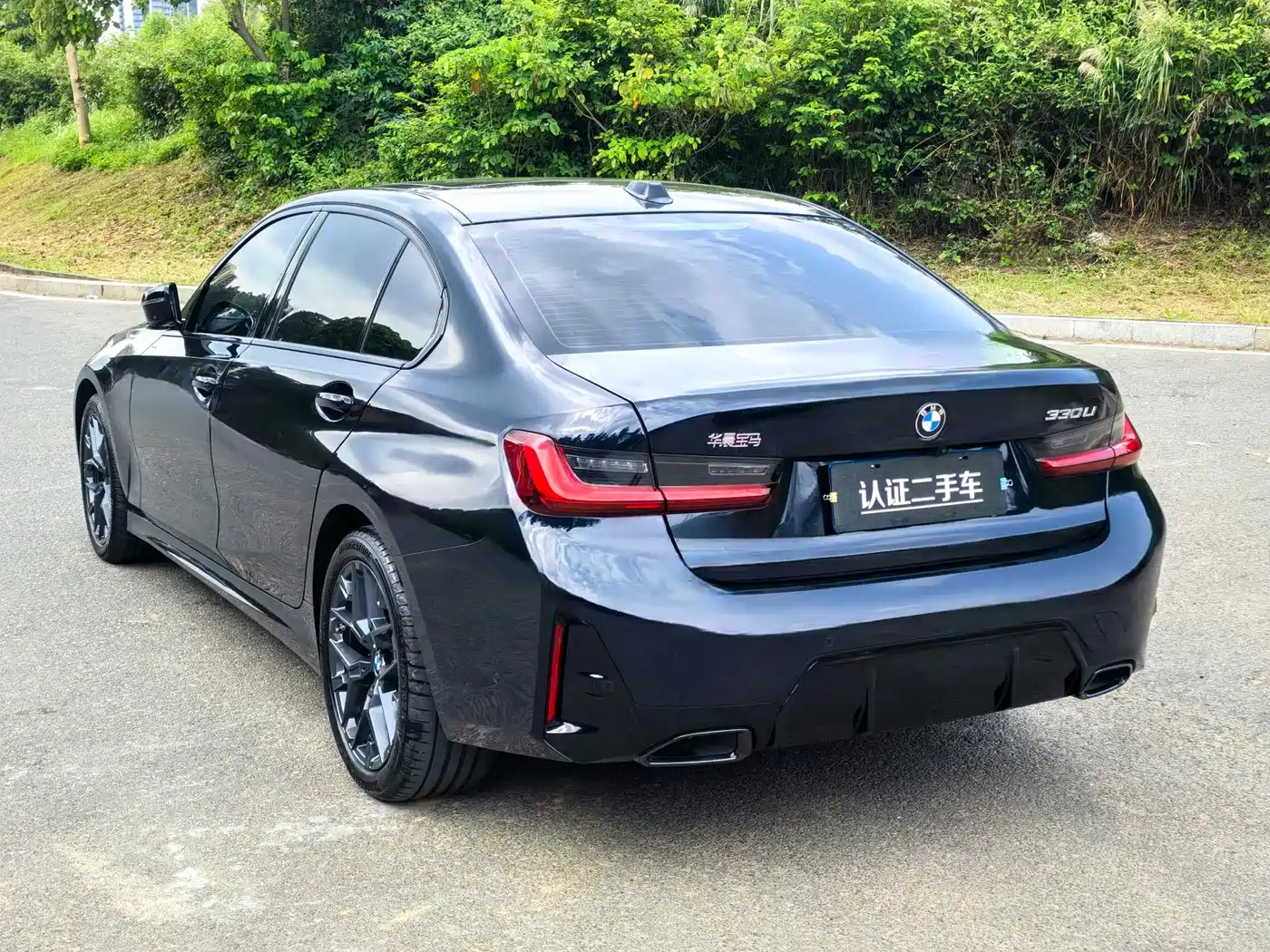 BMW 3 Series 2025 330Li M Sport Night Edition фото 13