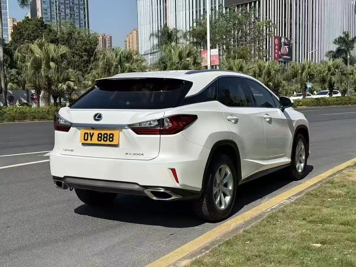 Photo 12 - Lexus RX