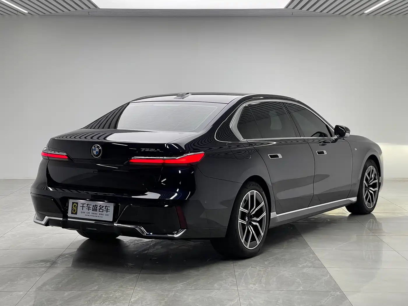 BMW 7 Series 2023 Model 735Li M Sport Package фото 6