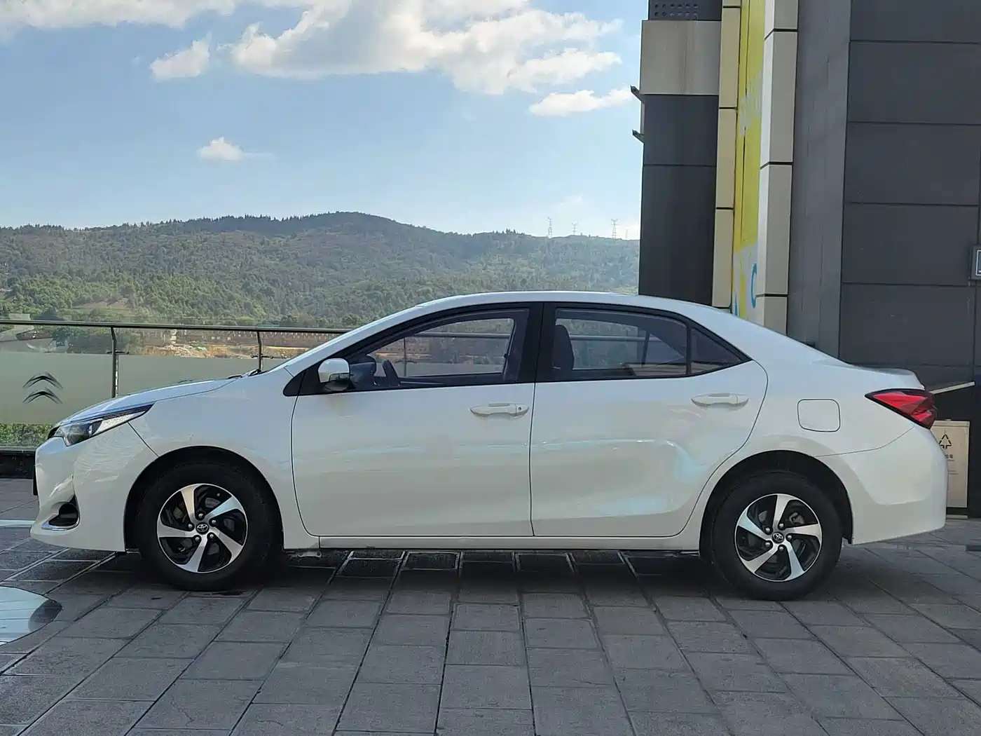 Toyota Levin 2017 Facelift 185T CVT Elite (China V) фото 23