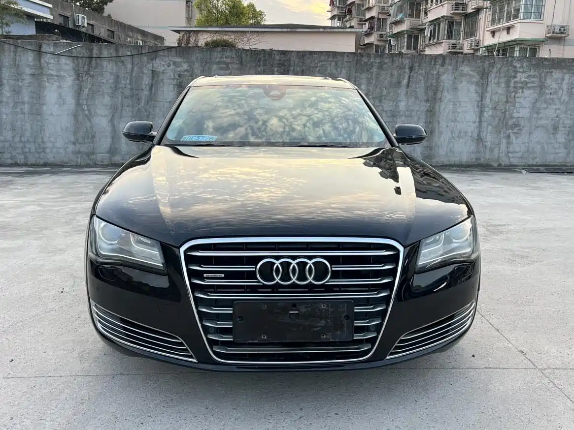 Фото 2 - Audi A8