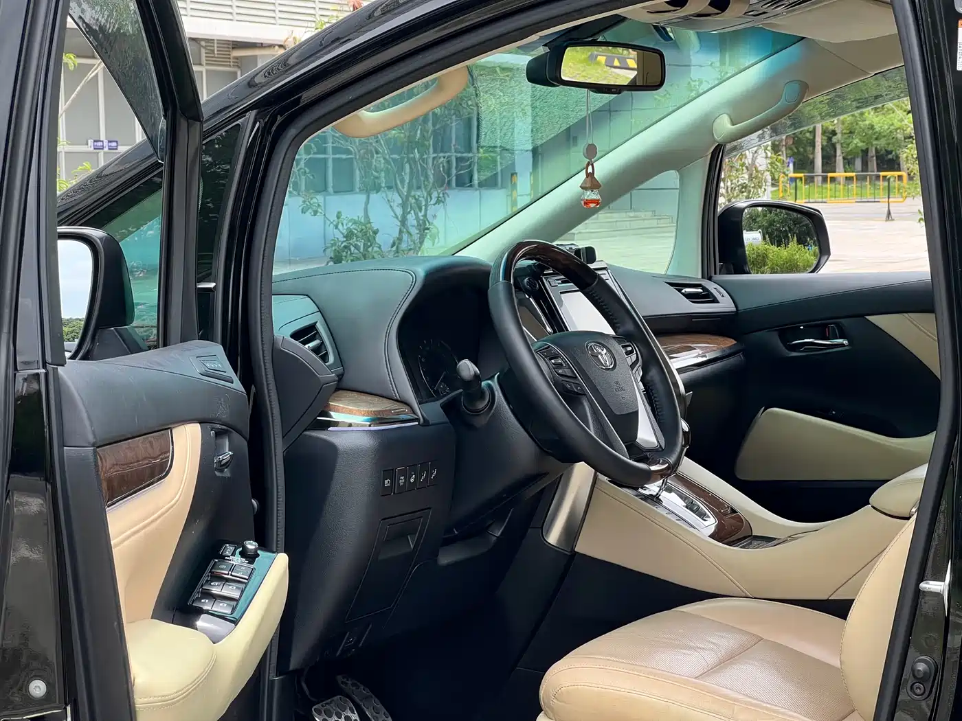 Toyota Alphard 2015 3.5L Premium Edition фото 9