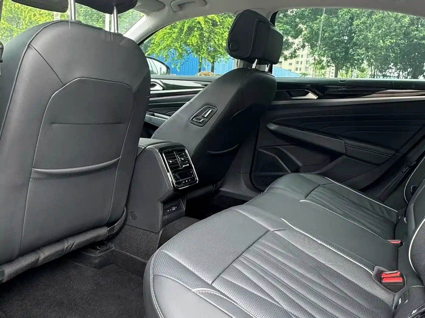 Volkswagen Passat 2023 Facelift 330TSI Luxury Edition фото 7