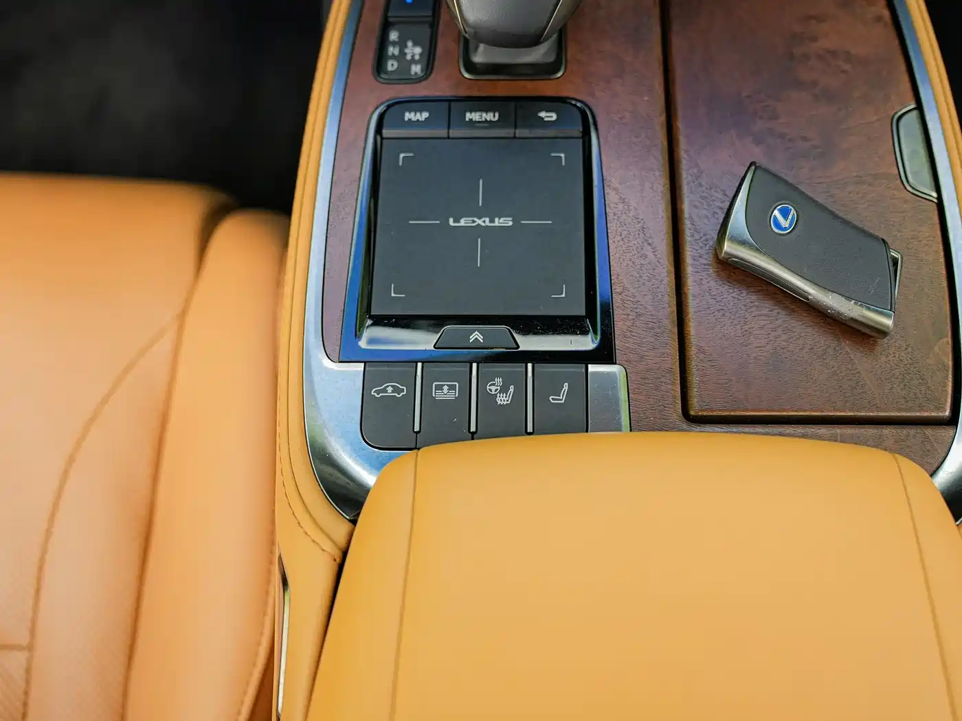 Lexus LS 2021 500h Excellence Edition фото 23