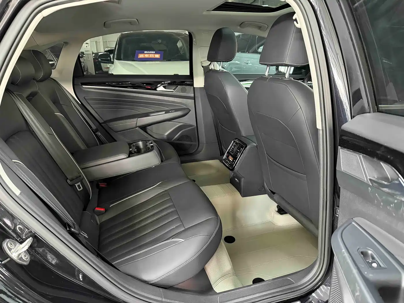 Volkswagen Passat 2022 280TSI Elite Edition фото 15