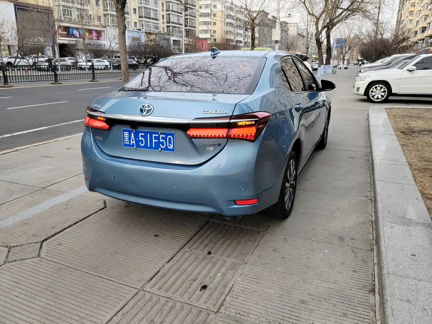 Toyota Corolla 2016 Hybrid 1.8L E-CVT Leading Edition фото 5