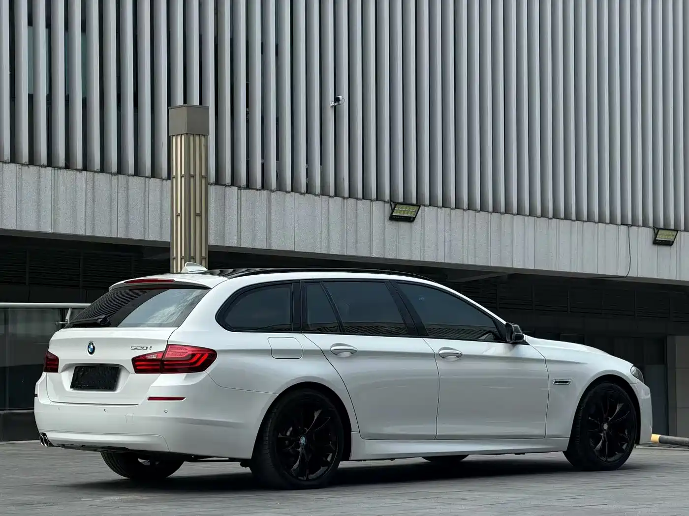 BMW 5 Series (Import) 2014 520i Touring фото 8