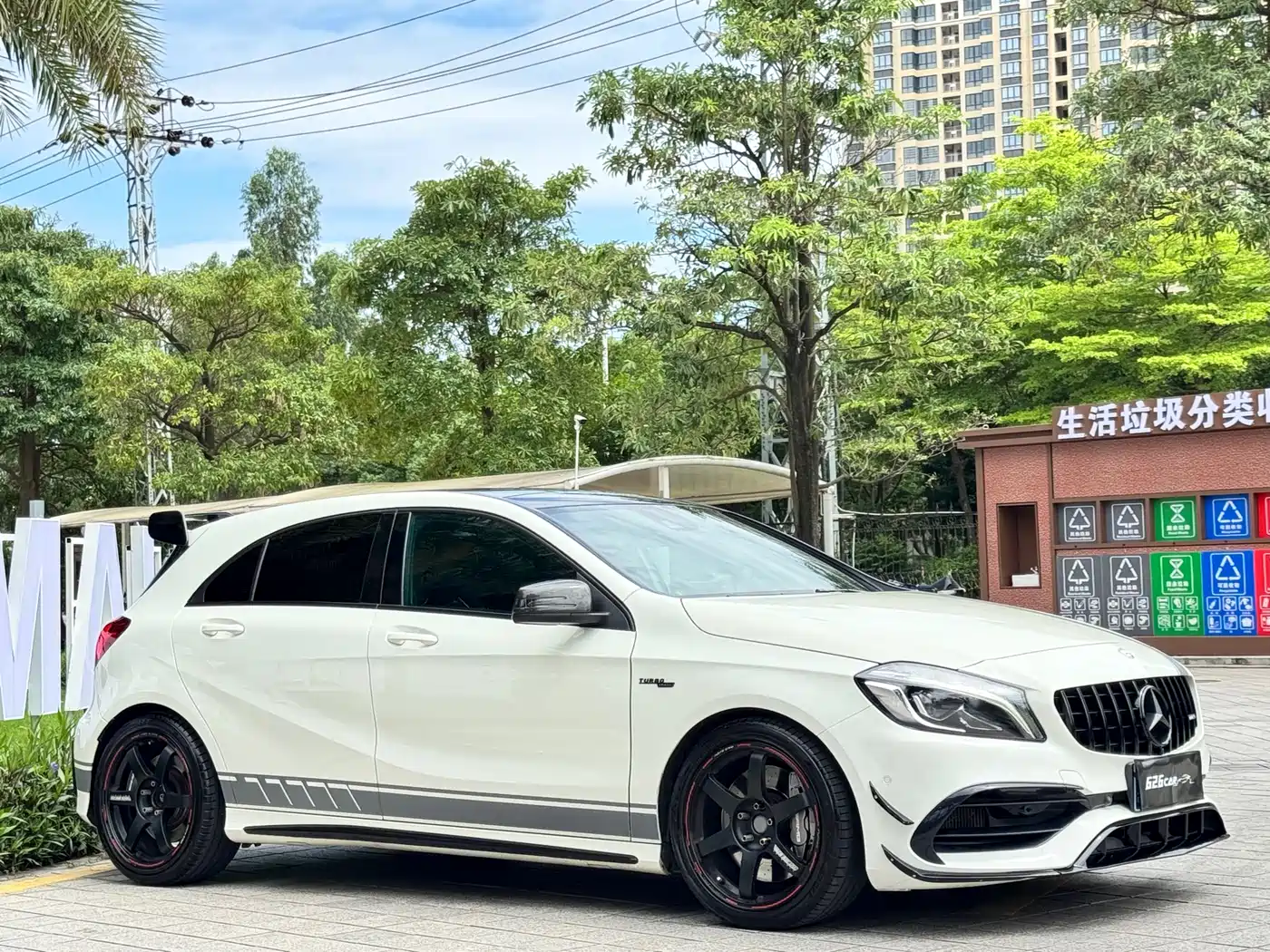 Mercedes-Benz A-Class AMG (Import) 2016 AMG A 45 4MATIC фото 3
