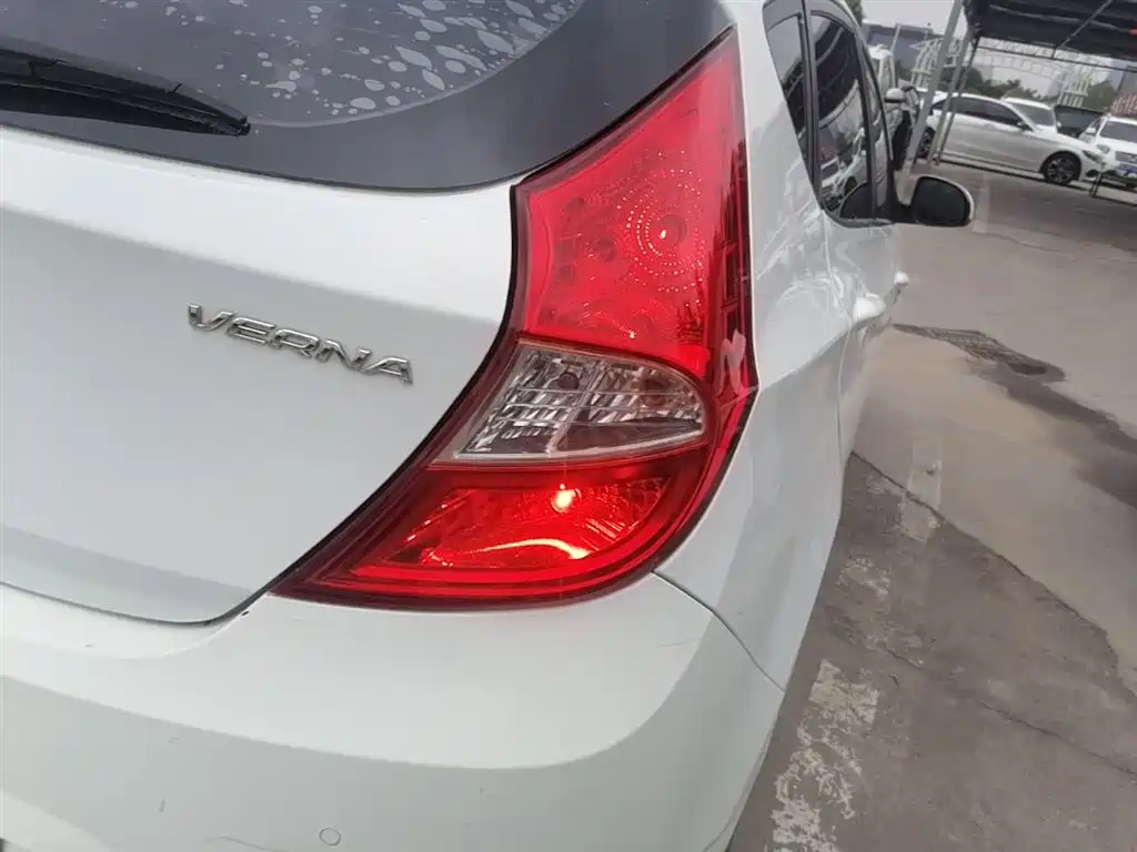 Hyundai Reina 2014 Model 1.4L Automatic GLX фото 8