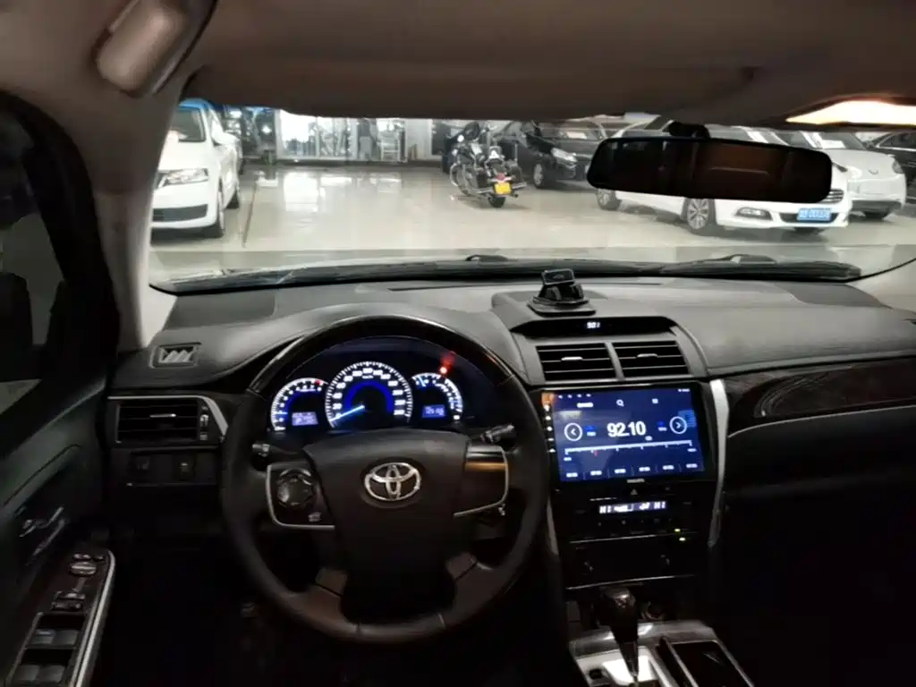 Toyota Camry 2015 2.0G Leading Edition фото 3