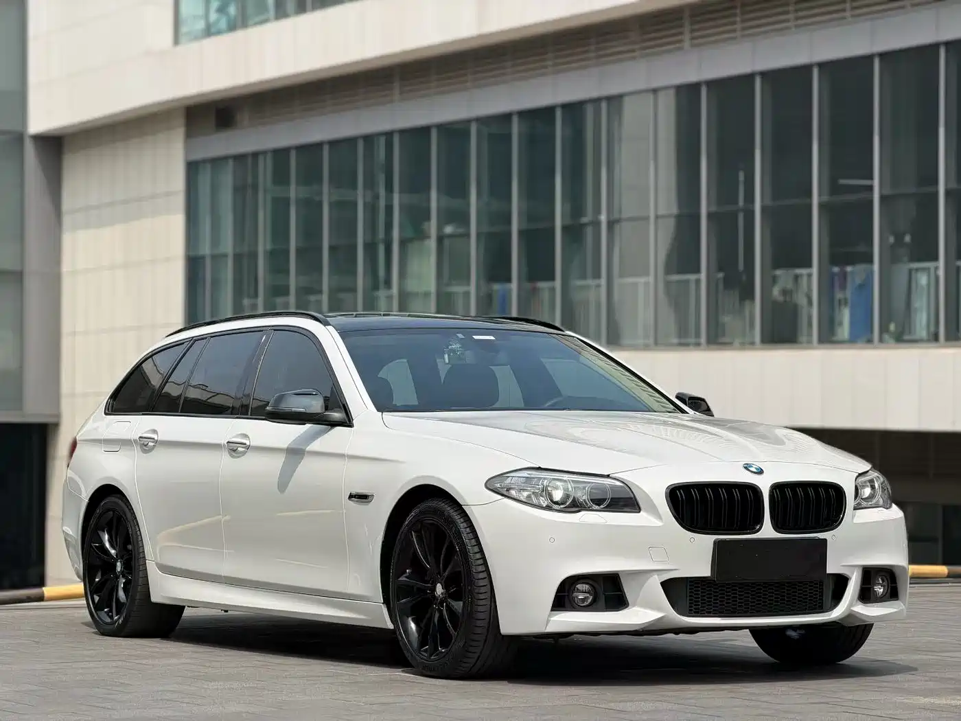 BMW 5 Series (Import) 2014 520i Touring фото 2