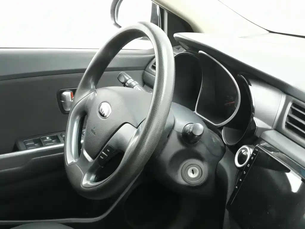 Photo 22 - Kia K2