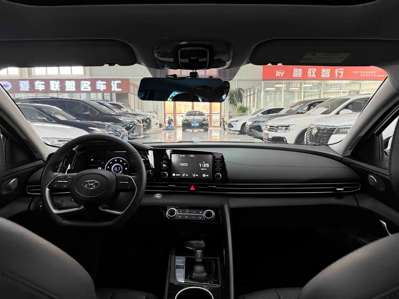 Hyundai Elantra 2023 1.5L CVT GLX Elite Edition фото 14