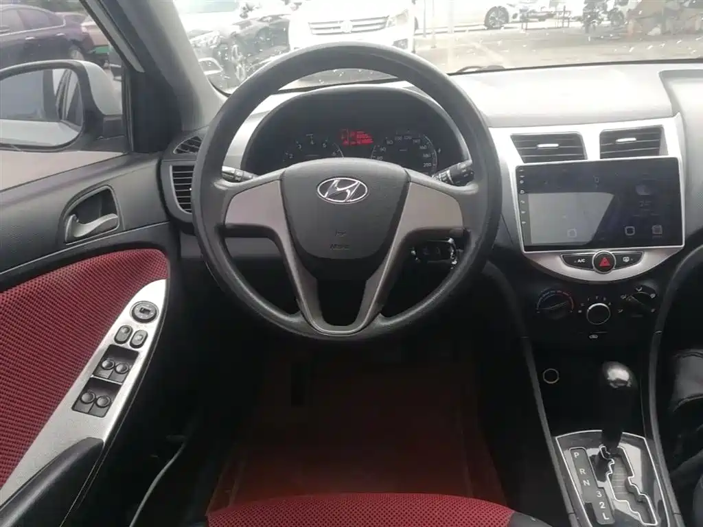 Hyundai Reina 2014 Model 1.4L Automatic GLX фото 11