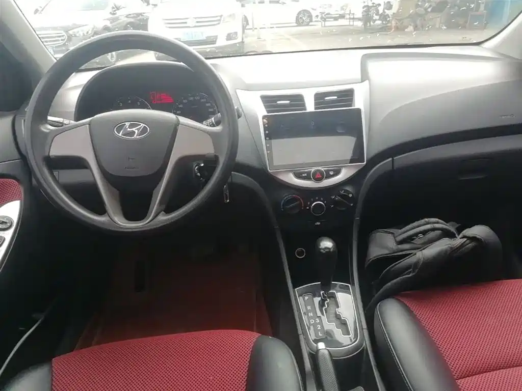 Hyundai Reina 2014 Model 1.4L Automatic GLX фото 10