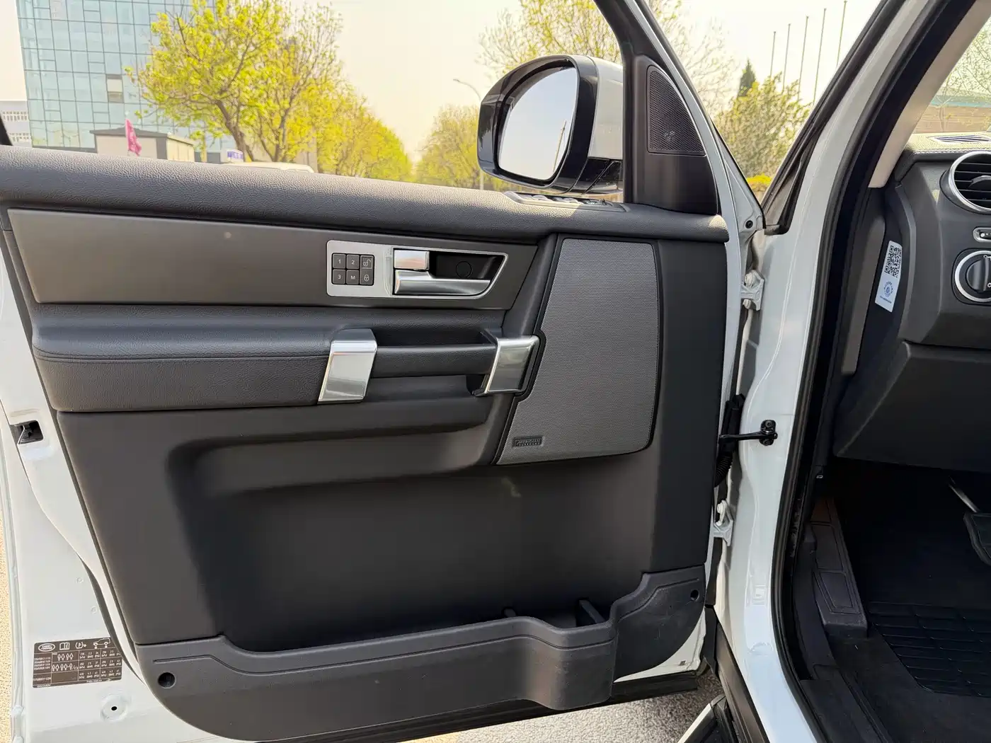 Land Rover Discovery 2016 3.0 SC V6 HSE фото 8