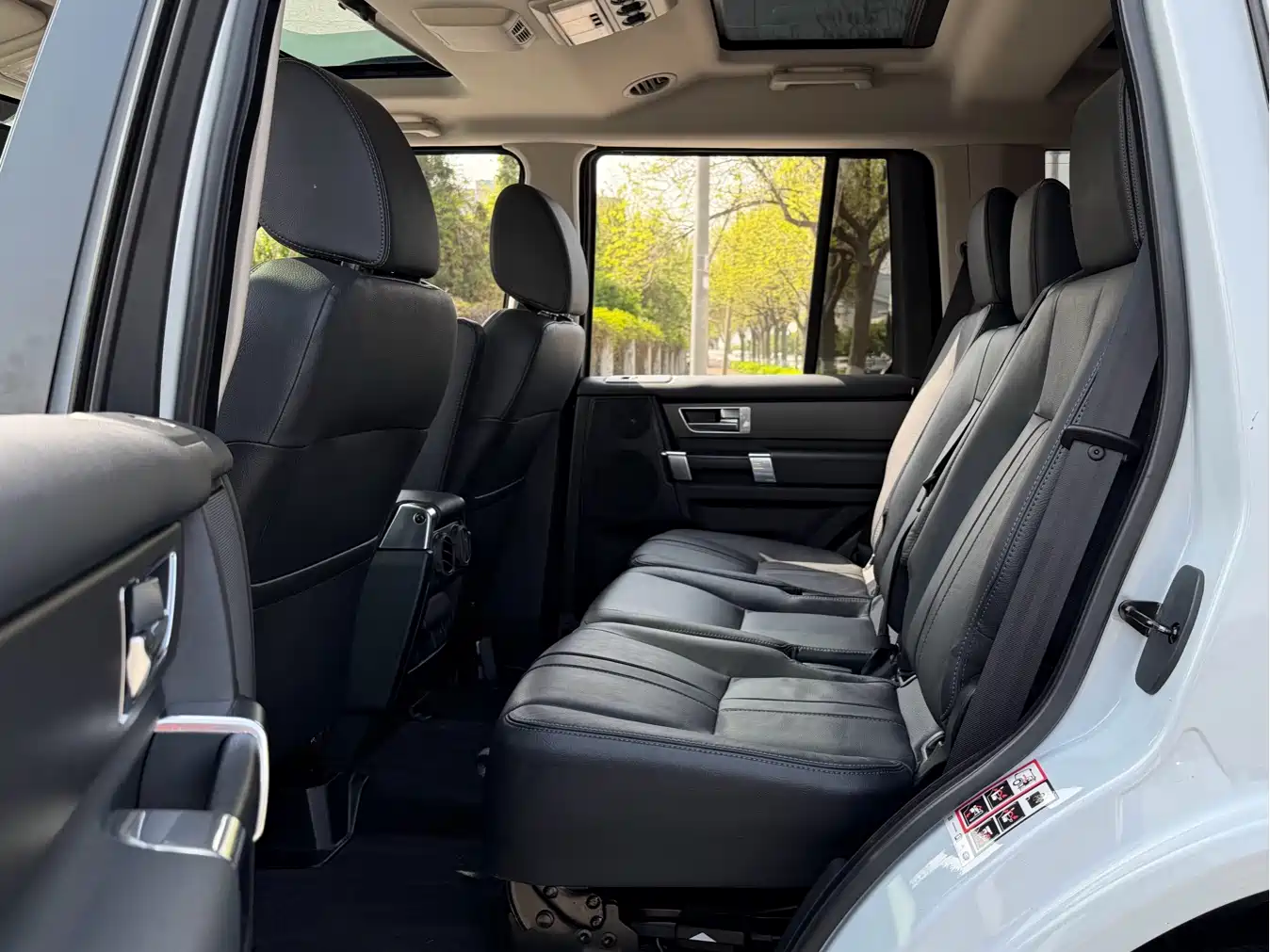 Land Rover Discovery 2016 3.0 SC V6 HSE фото 9
