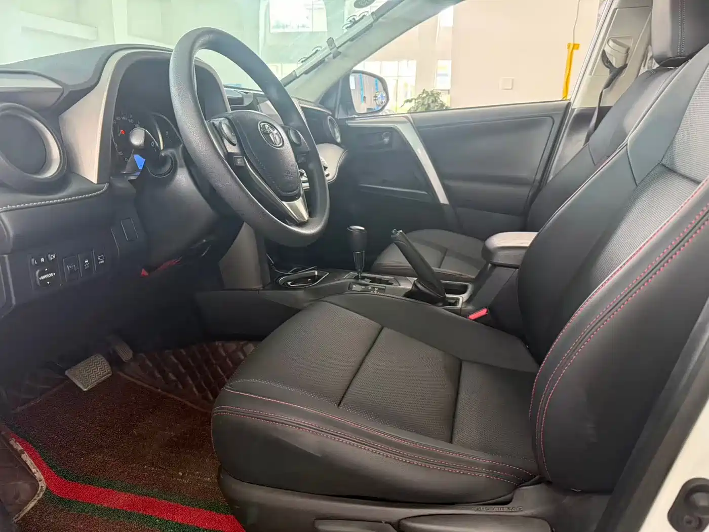 Toyota RAV4 Rongfang 2016 2.0L CVT 2WD Trend (China V) фото 4