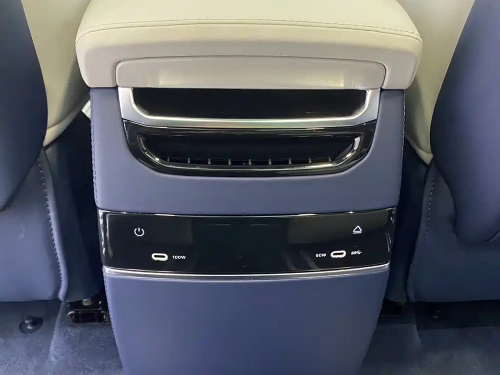 ZEEKR 009 2025 2024 6-seat Executive AWD 108kWh