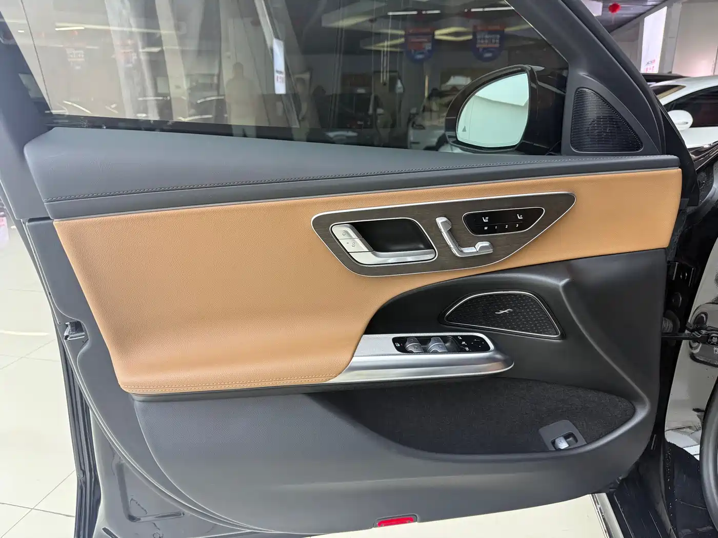 Mercedes-Benz E-Class 2024 E 300 L Fashion фото 4