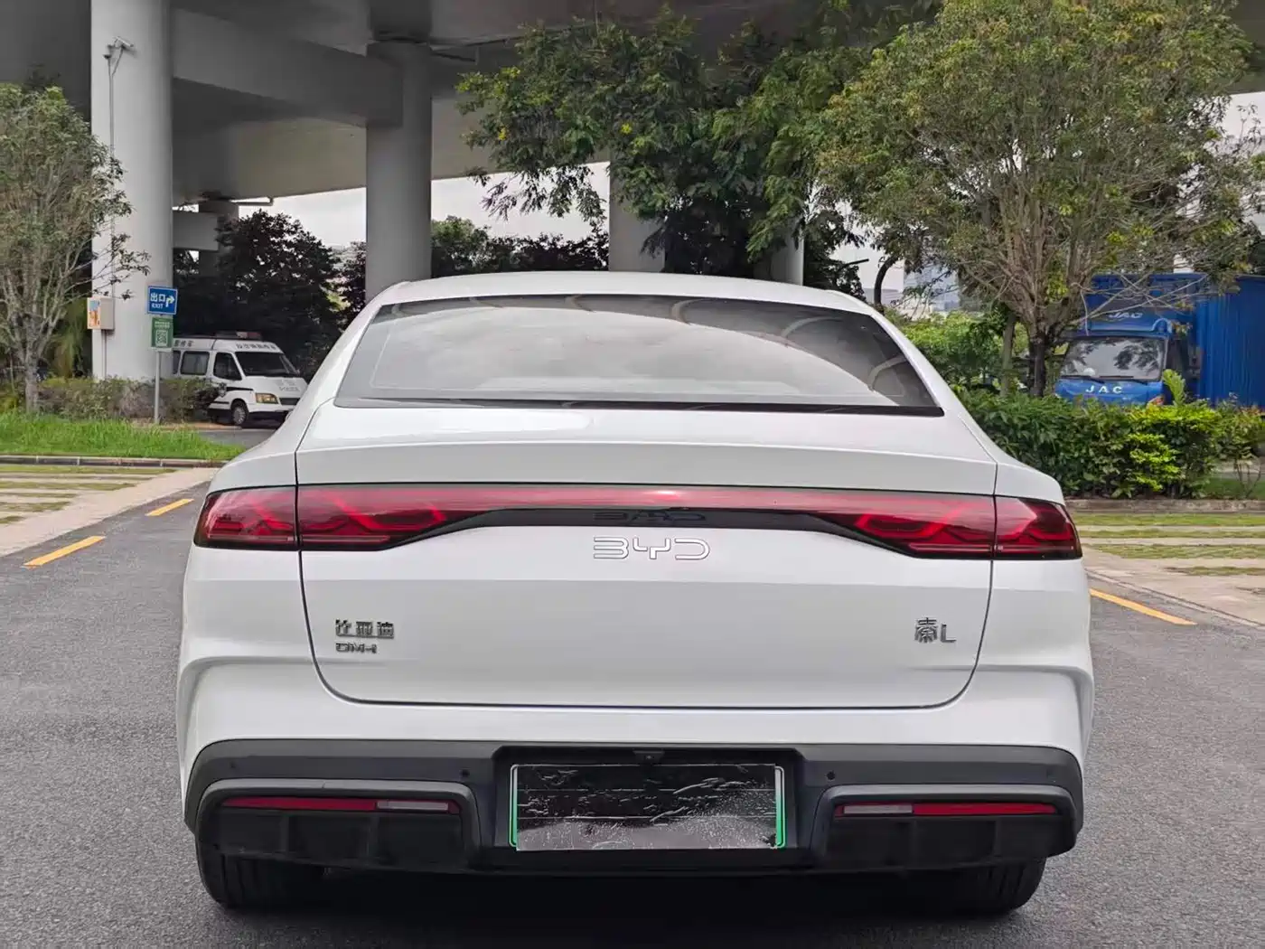 BYD Qin L 2024 DM-i 80KM Leading Edition фото 4