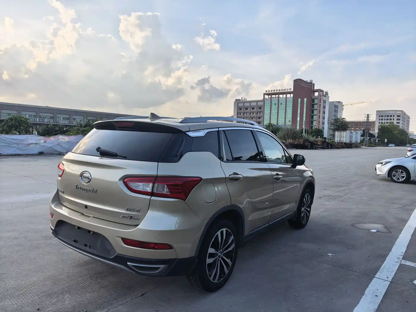 GAC Trumpchi GS4 2015 2015 200T G-DCT Luxury Edition