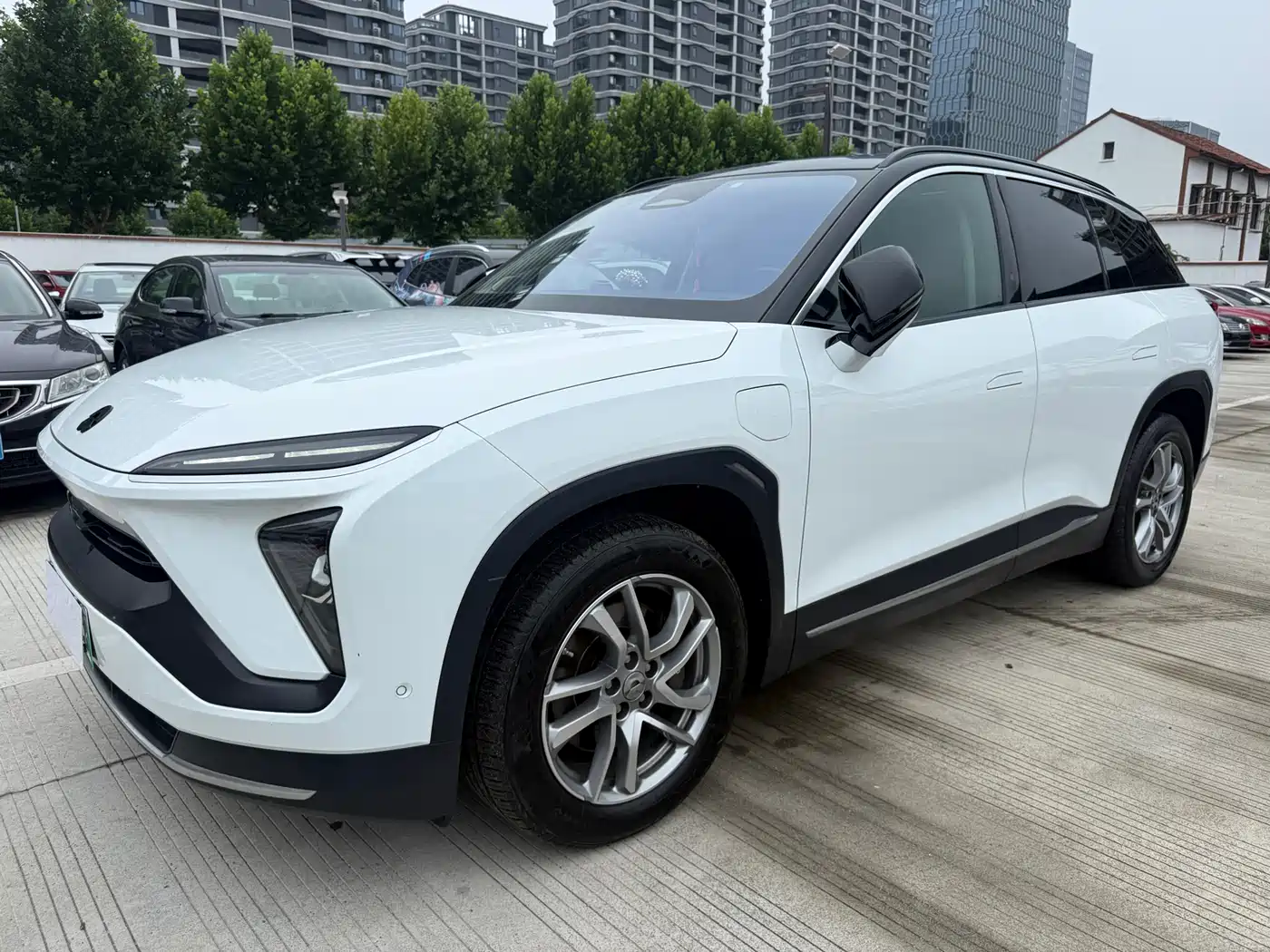 Фото 1 - NIO ES6