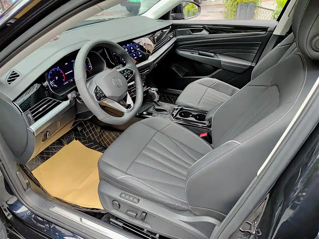 Volkswagen Passat 2024 380TSI Luxury фото 7