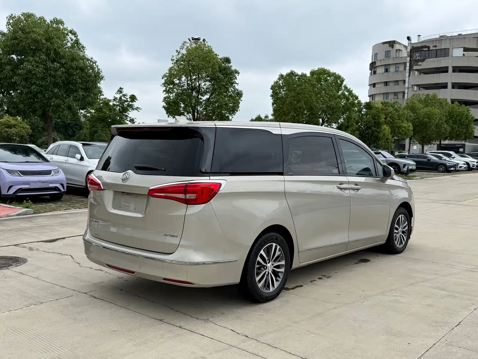 Фото 8 - Buick GL8
