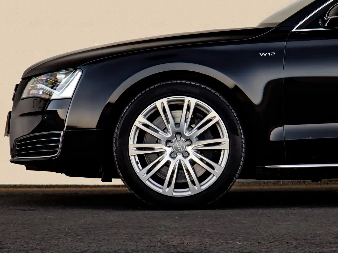 Audi A8 2012 A8L 6.3 FSI W12 quattro фото 4