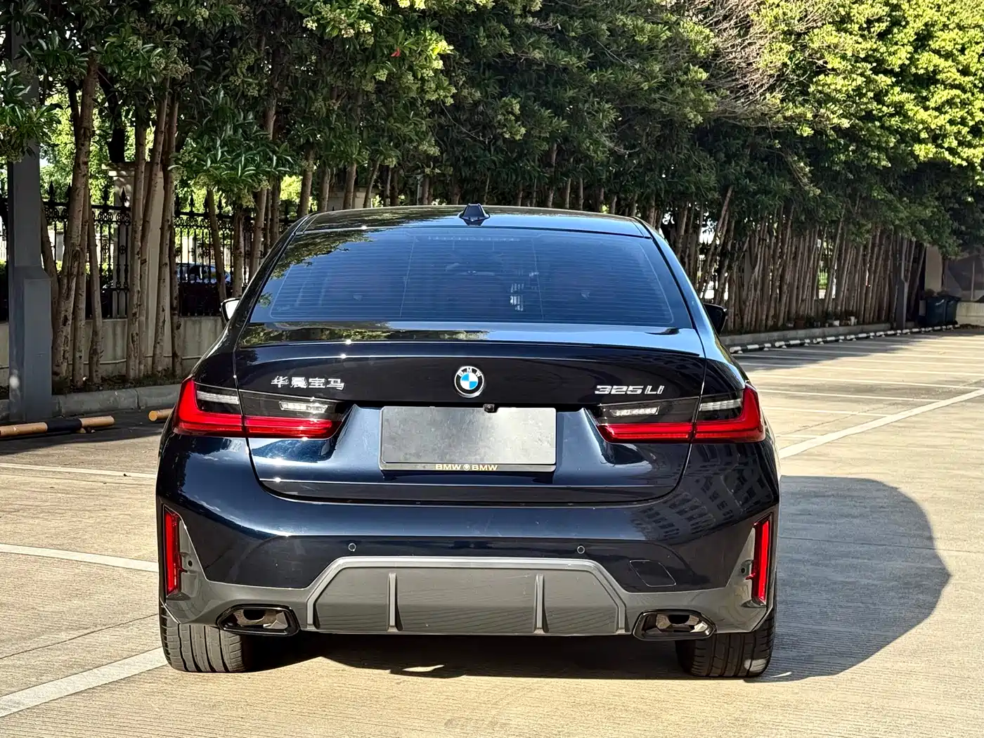 BMW 3 Series 2023 325Li M Sport Black Night Package фото 13