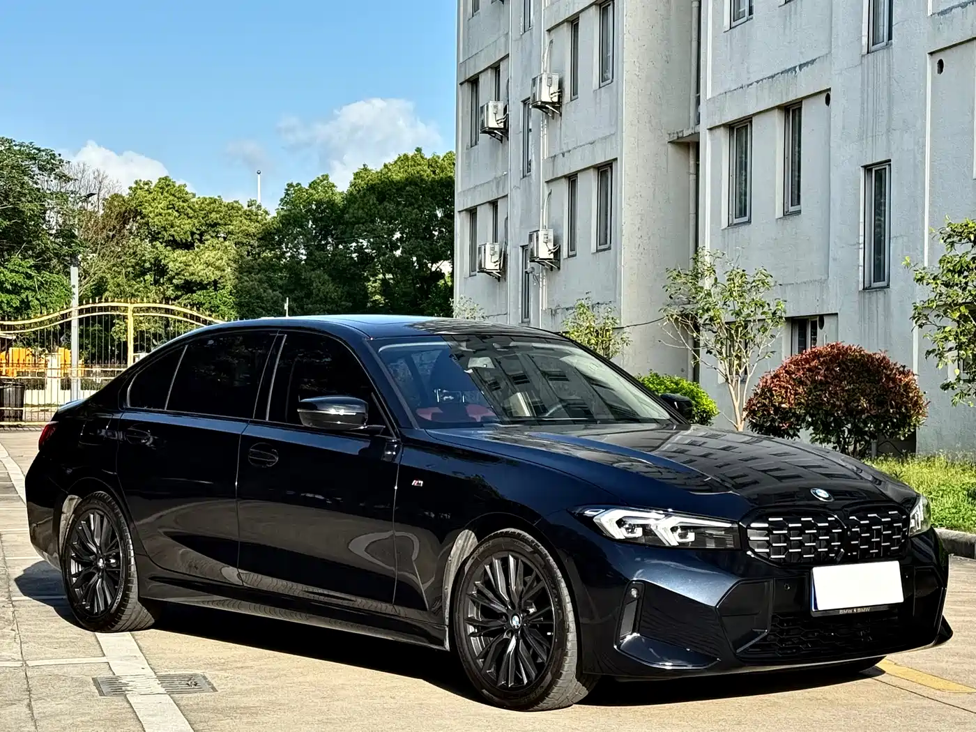 BMW 3 Series 2023 325Li M Sport Black Night Package фото 4