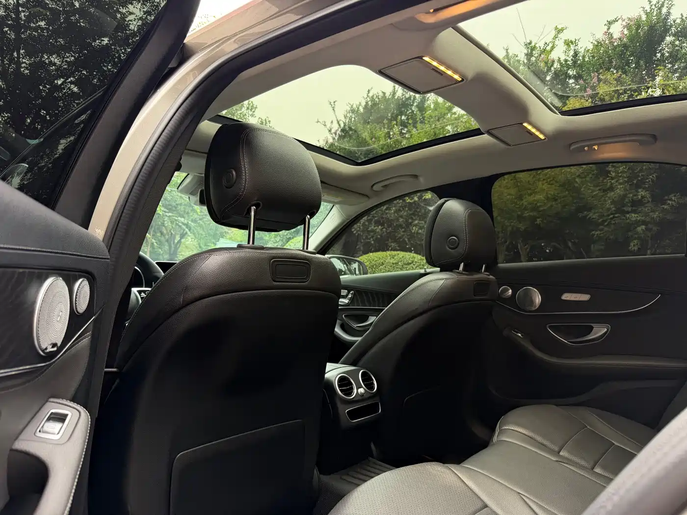 Photo 7 - Mercedes-Benz C-Class