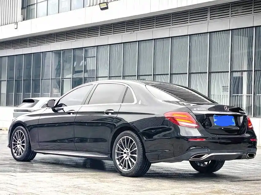 Фото 8 - Mercedes-Benz E-Class