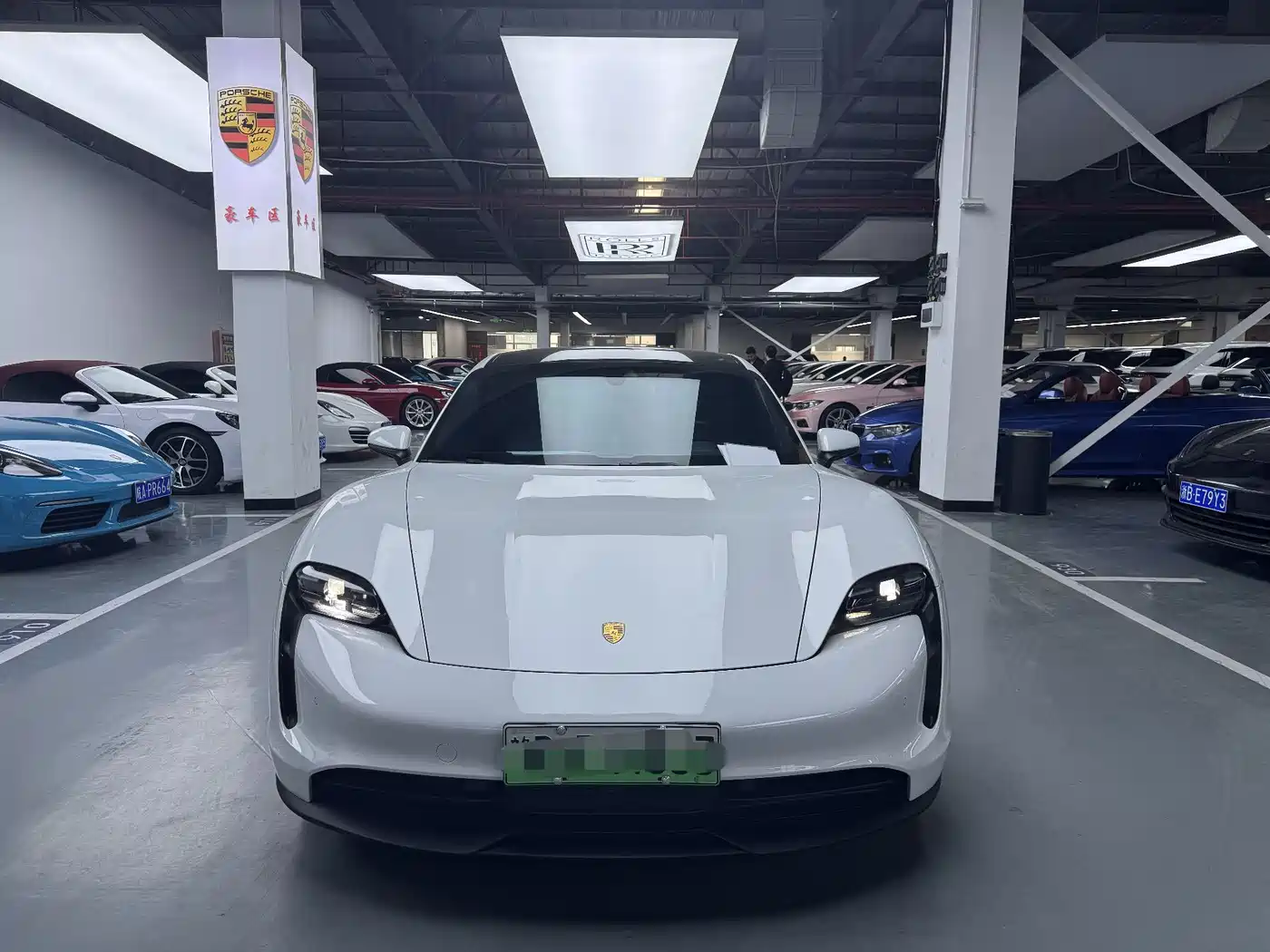 Porsche Taycan 2020 Taycan фото 2